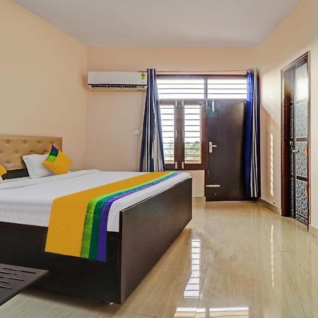 Itsy By Treebo - Divine Inn Chandigarh Exterior photo