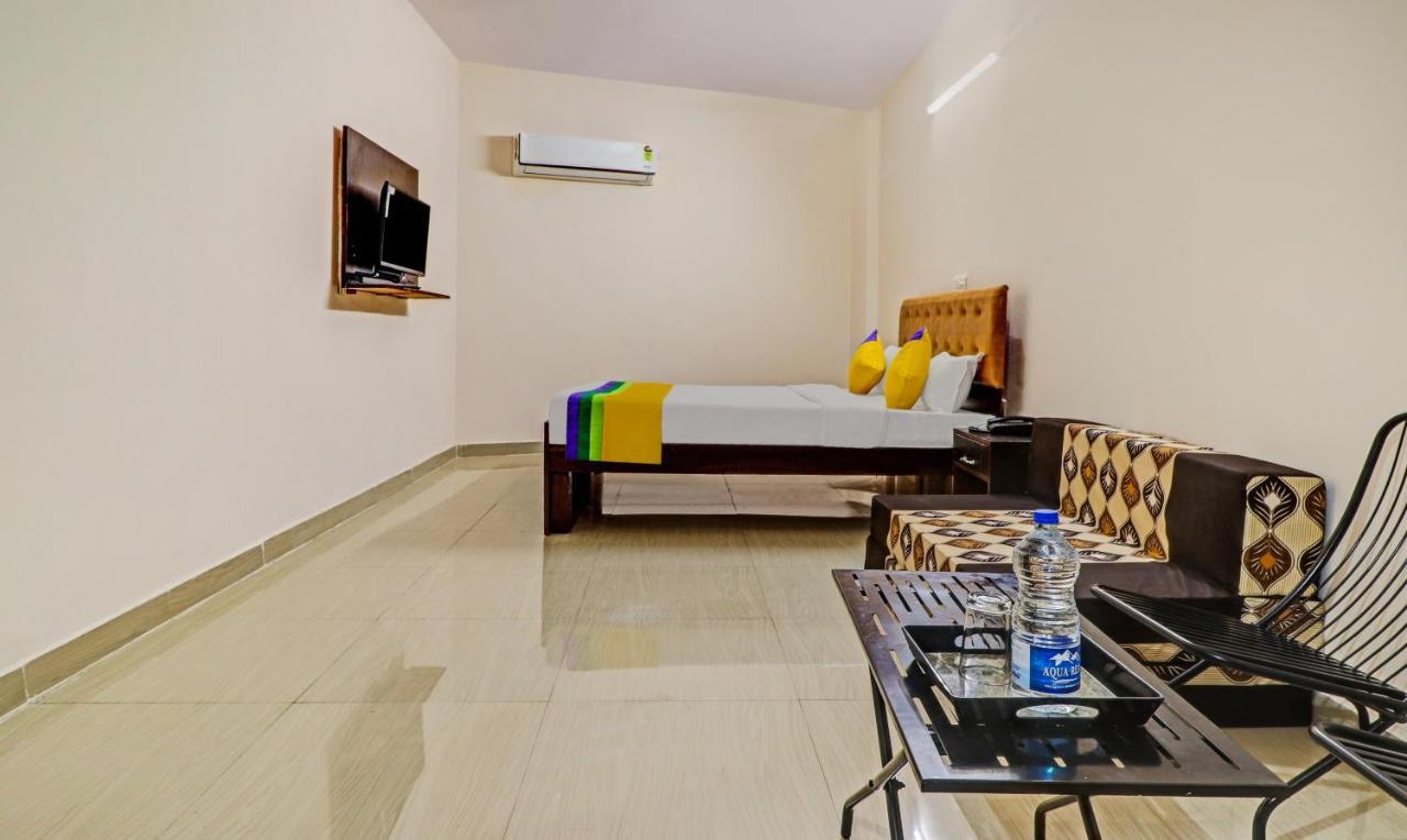 Itsy By Treebo - Divine Inn Chandigarh Exterior photo